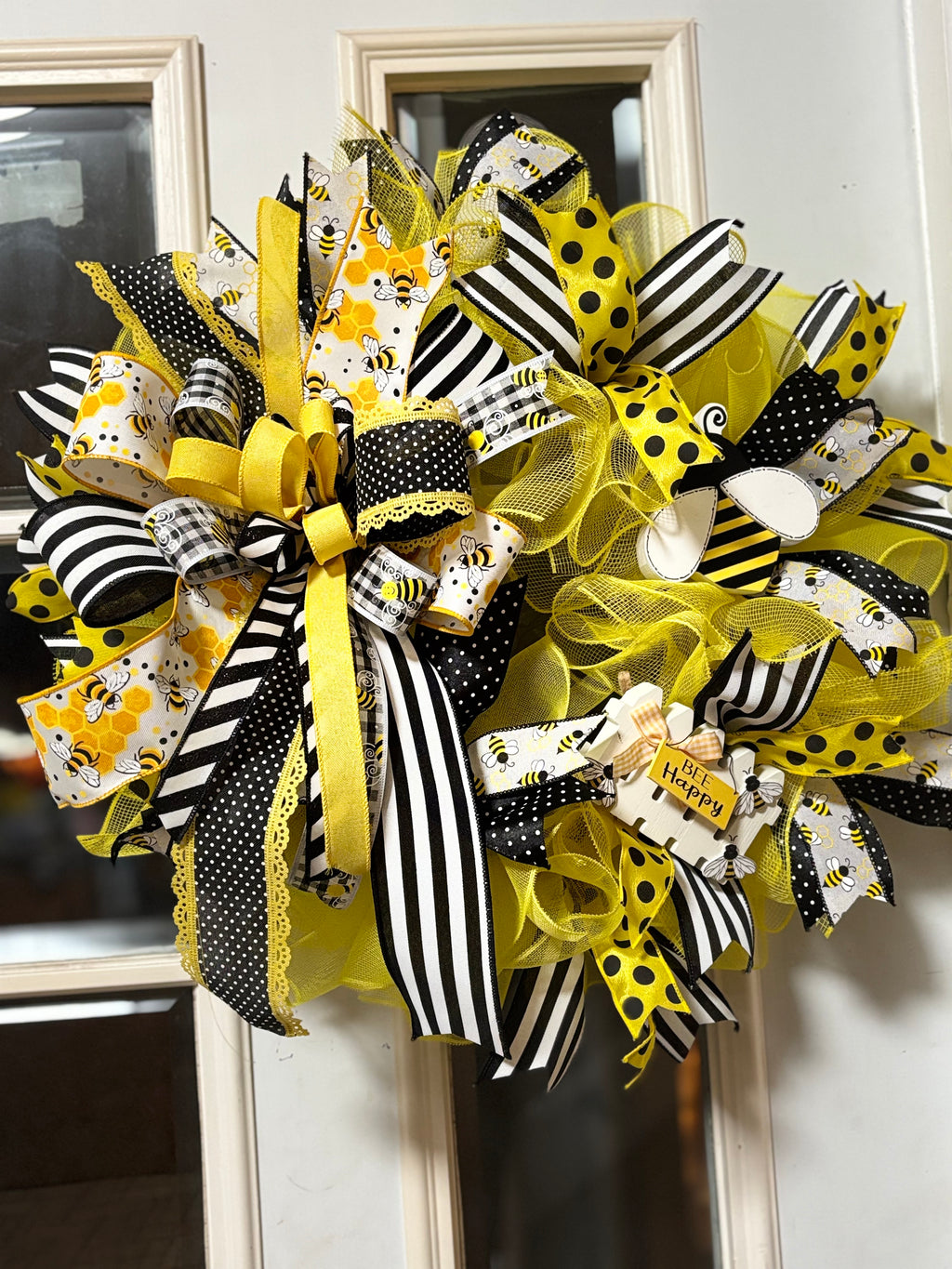 🌻 Buzzing Bee Mesh Front Door Wreath – "Bee Happy" Spring & Summer Decor