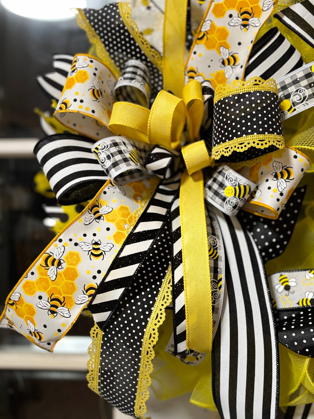 🌻 Buzzing Bee Mesh Front Door Wreath – "Bee Happy" Spring & Summer Decor