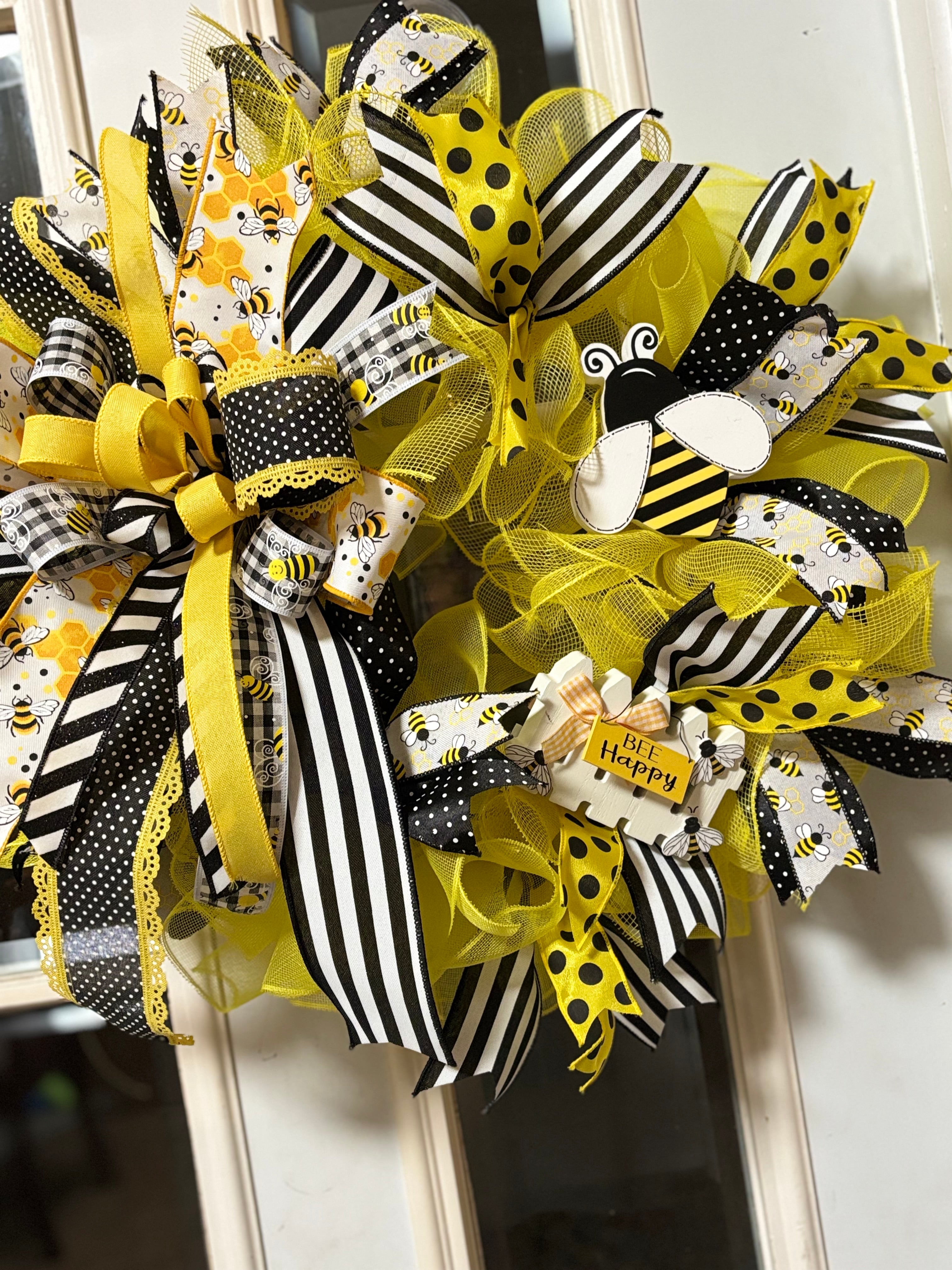 🌻 Buzzing Bee Mesh Front Door Wreath – "Bee Happy" Spring & Summer Decor