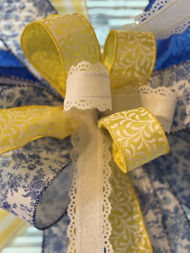 Close-up of Chinoiserie and Sunshine bow center showing yellow damask and cream lace accent